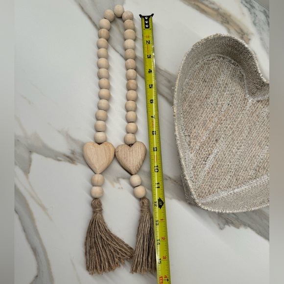 Woven wicker heart basket with wooden beads - Picture 4 of 8